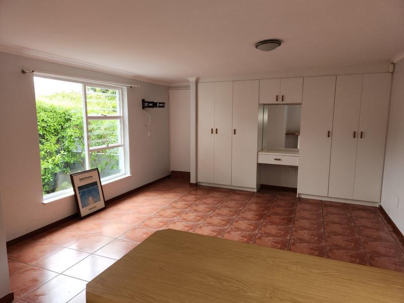 To Let 1 Bedroom Property for Rent in Oakglen Western Cape